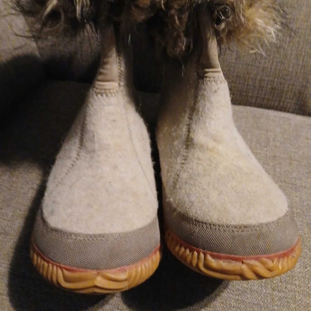 Sorel Womens Faux Fur, Tan Boots. Size 10 - Picture 9 of 16